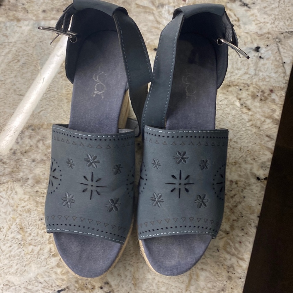 Sugar shoes size 9